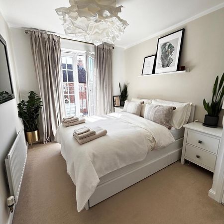 Delux Room With Private Parking, Sleeps 2, Perfect For Cotswold Getaway, Easy A419 Access Blunsdon ภายนอก รูปภาพ