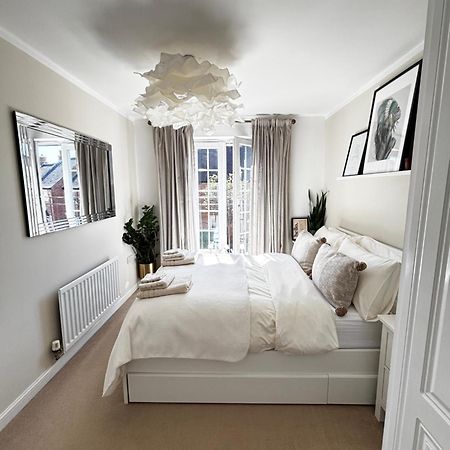 Delux Room With Private Parking, Sleeps 2, Perfect For Cotswold Getaway, Easy A419 Access Blunsdon ภายนอก รูปภาพ
