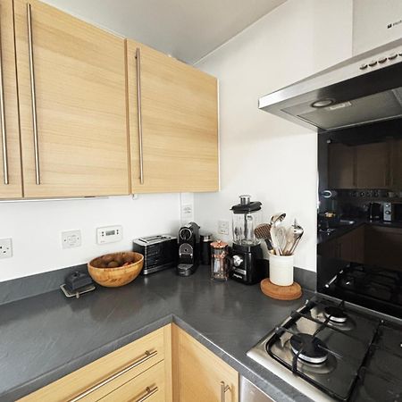 Delux Room With Private Parking, Sleeps 2, Perfect For Cotswold Getaway, Easy A419 Access Blunsdon ภายนอก รูปภาพ
