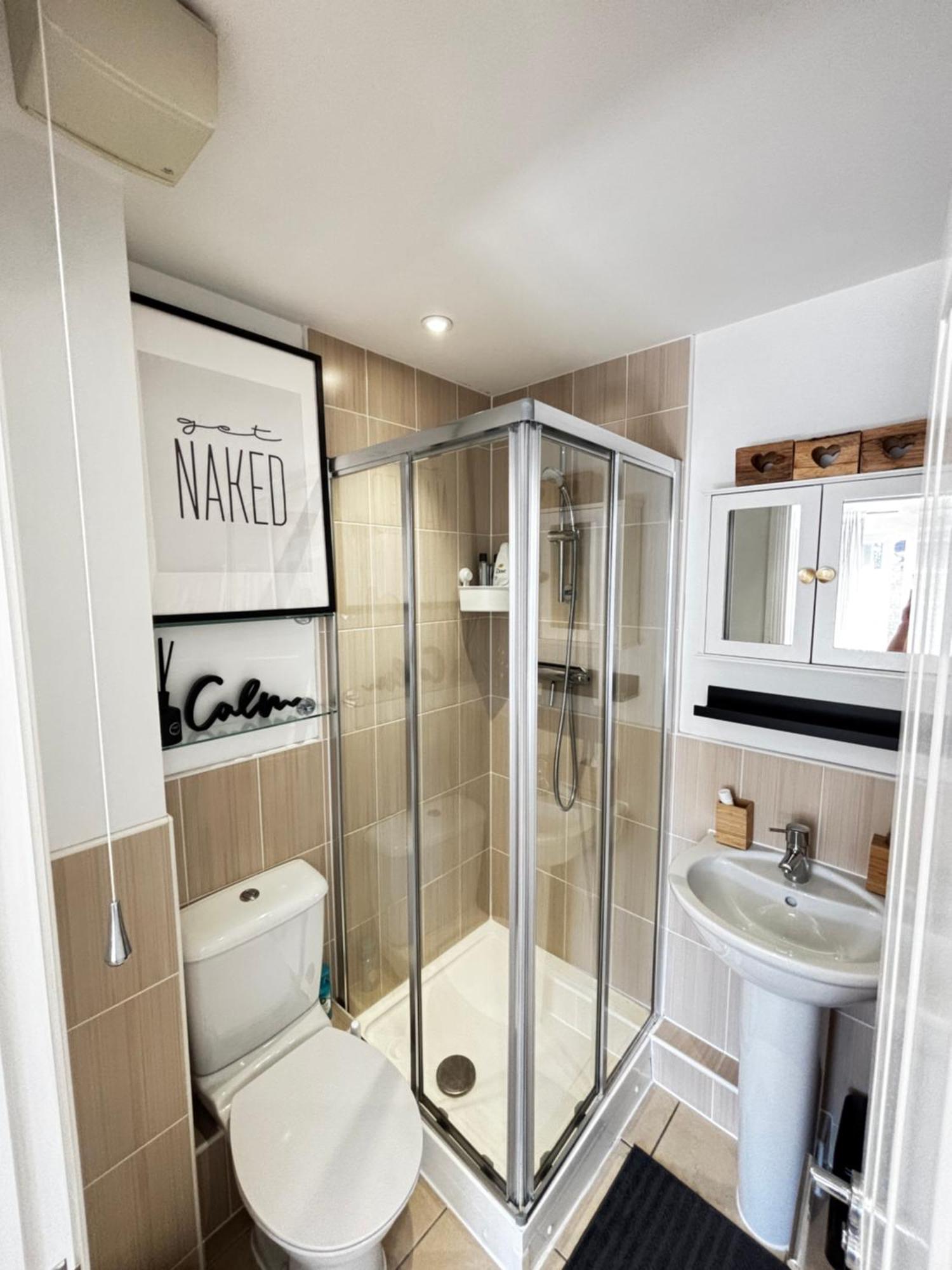Delux Room With Private Parking, Sleeps 2, Perfect For Cotswold Getaway, Easy A419 Access Blunsdon ภายนอก รูปภาพ