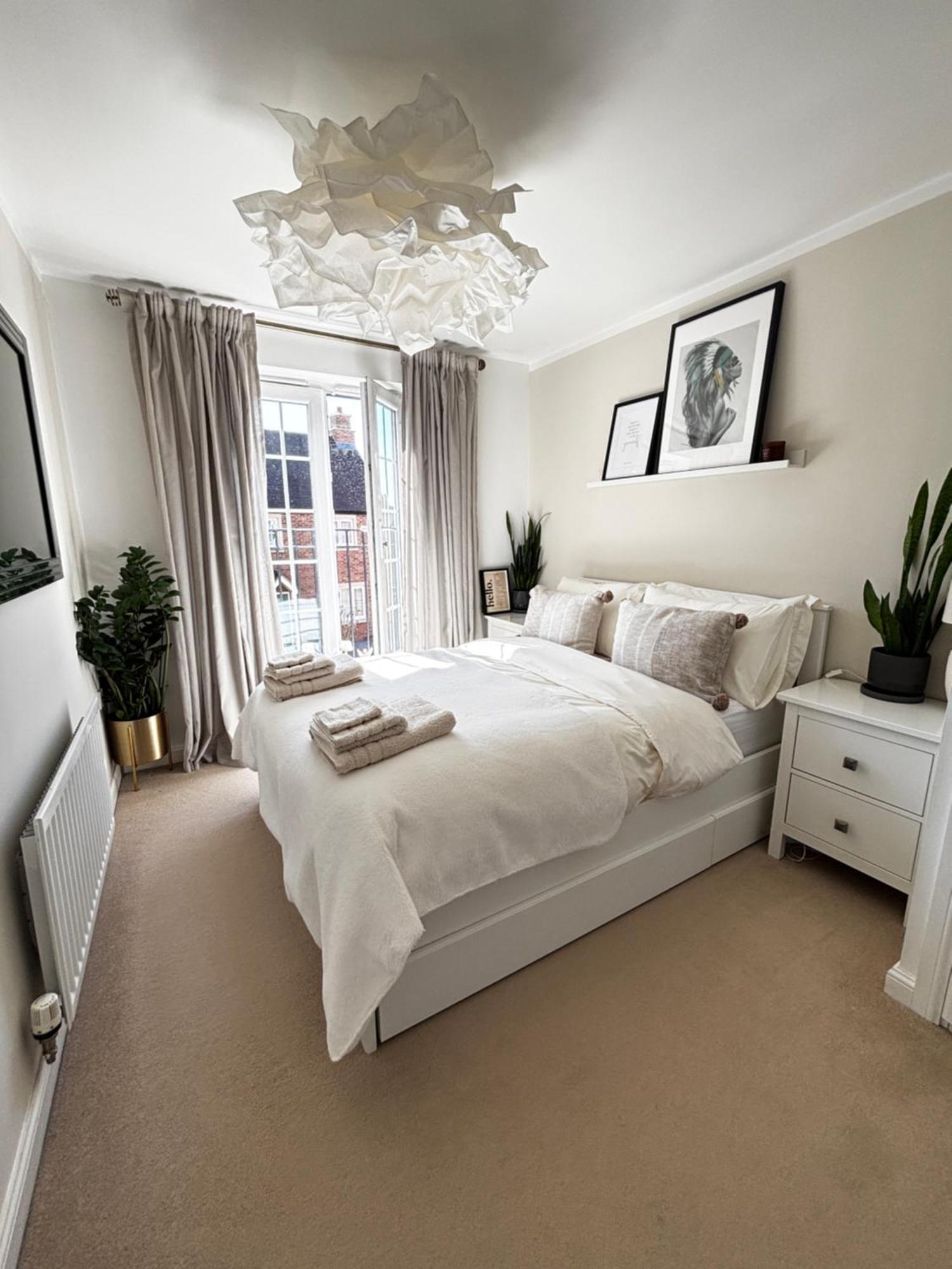 Delux Room With Private Parking, Sleeps 2, Perfect For Cotswold Getaway, Easy A419 Access Blunsdon ภายนอก รูปภาพ