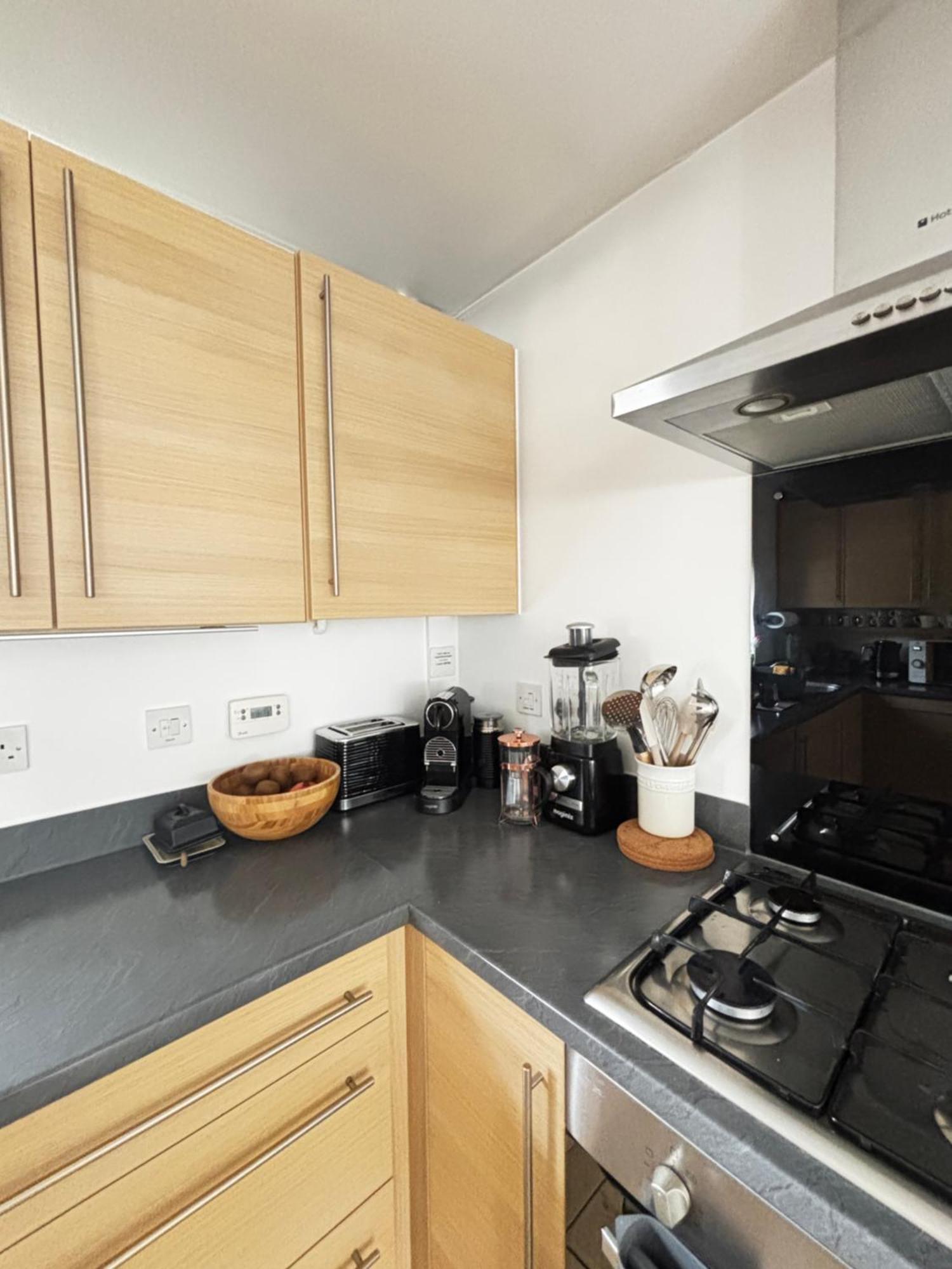 Delux Room With Private Parking, Sleeps 2, Perfect For Cotswold Getaway, Easy A419 Access Blunsdon ภายนอก รูปภาพ